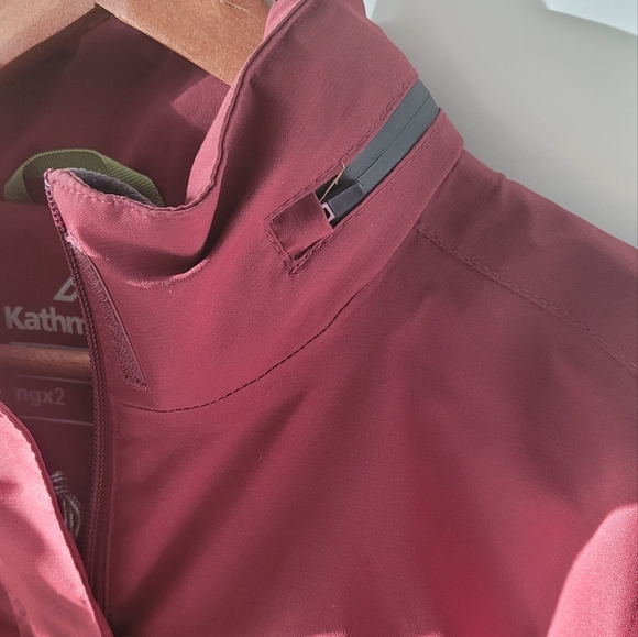 Kathmandu Rain Jacket - Picture 3 of 6